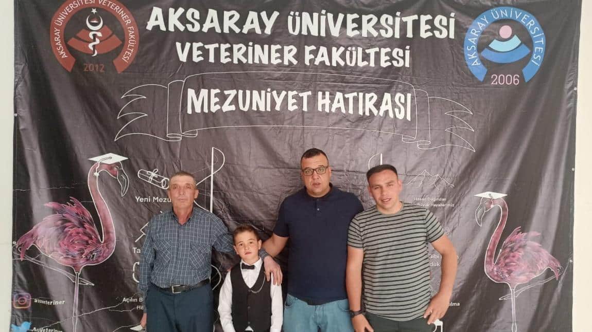 ÖĞRENCİMİZ OSMAN EMİR DEVECİ YEŞİL BAYRAK ÖDÜLÜNE LAYIK GÖRÜLDÜ.